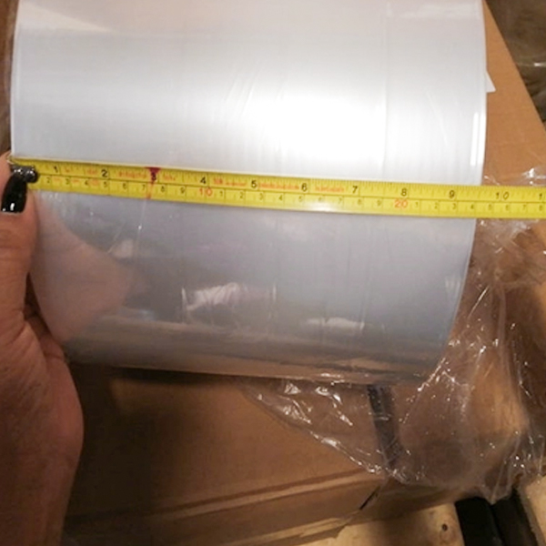 200 mm - 1400 mm kaksikerroksinen 17 mikronin mikrorei'itetty polyolefiinikutistekalvo maitotuotteelle